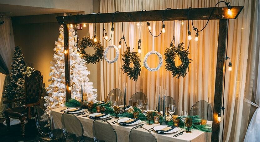Christmas Décor Rentals featuring a Christmas Display Tablescape